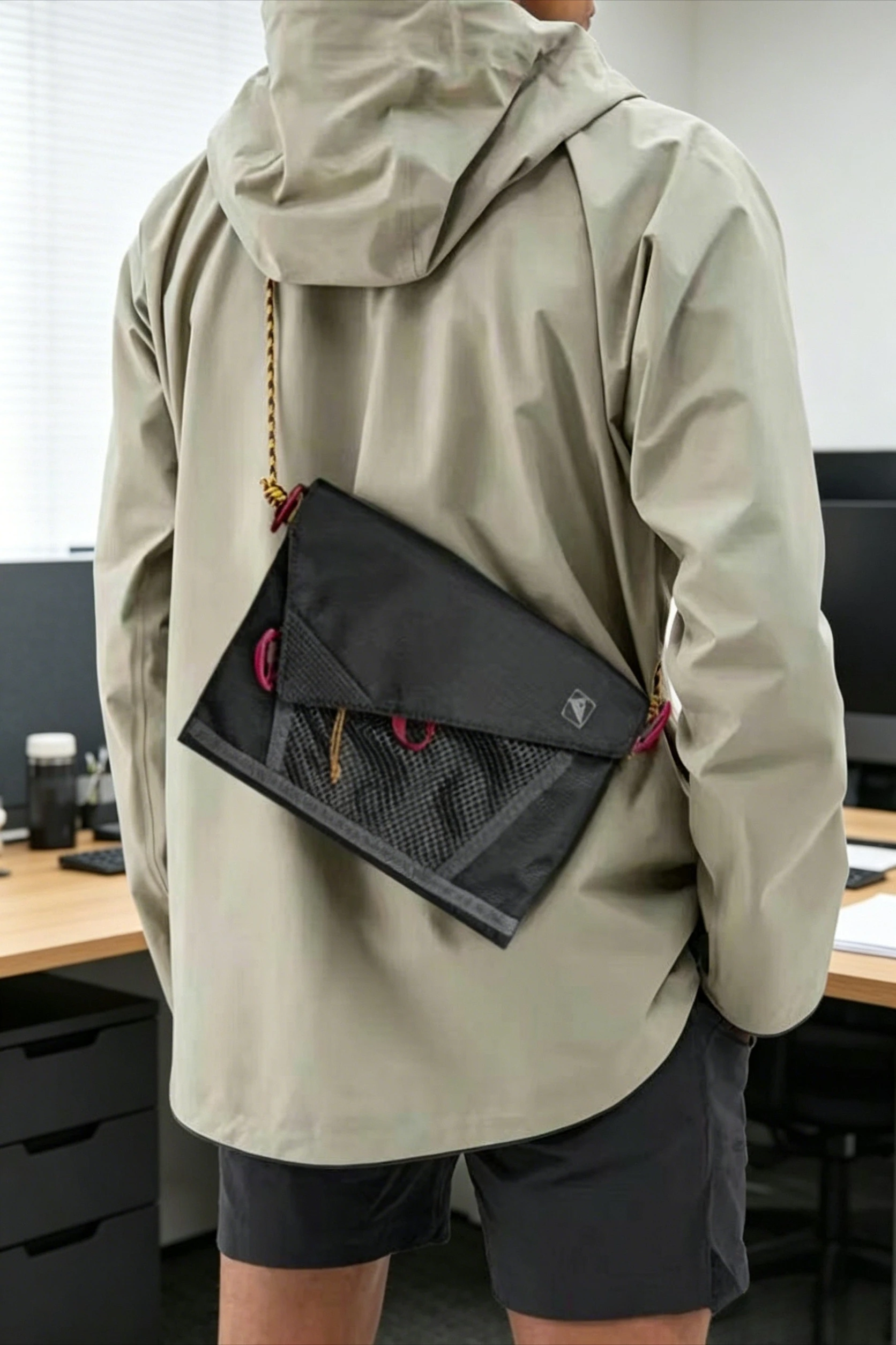 triangle-mouse-2026-unisex-crossbody-sling-bag-15l-lightweight-waterproof-portable-shoulder-pack-outdoor-daily-casual-bag