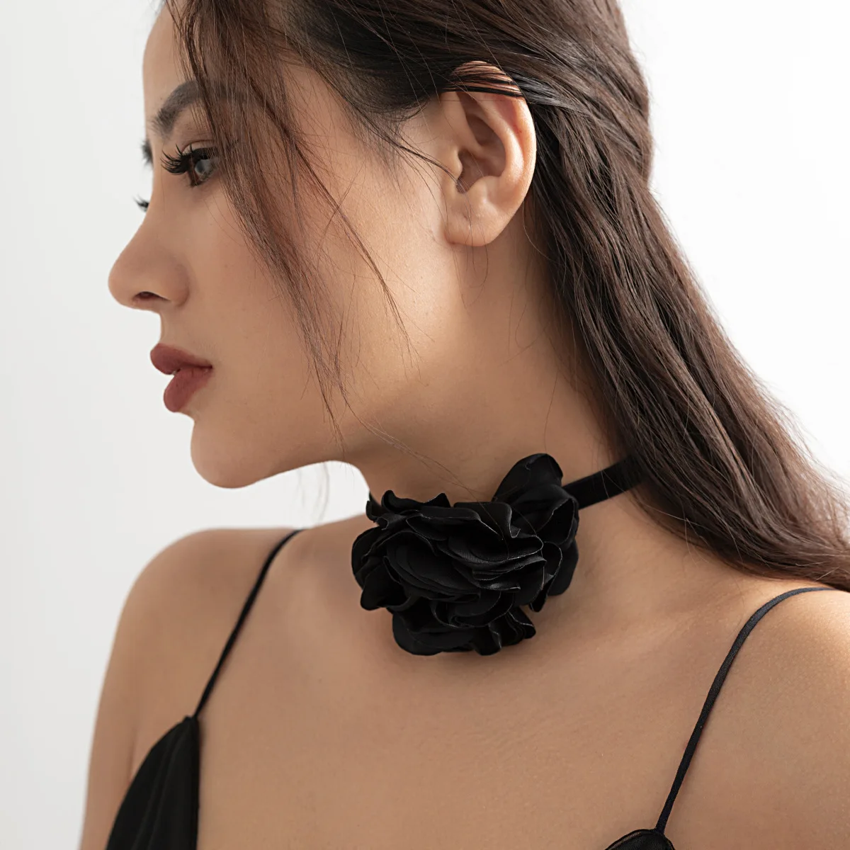 Romantic Temperament Colored Stereo Large Rose Flower Black Flocking Fabric Choker Necklace for Women Fashion Sweet Jewelry Gift