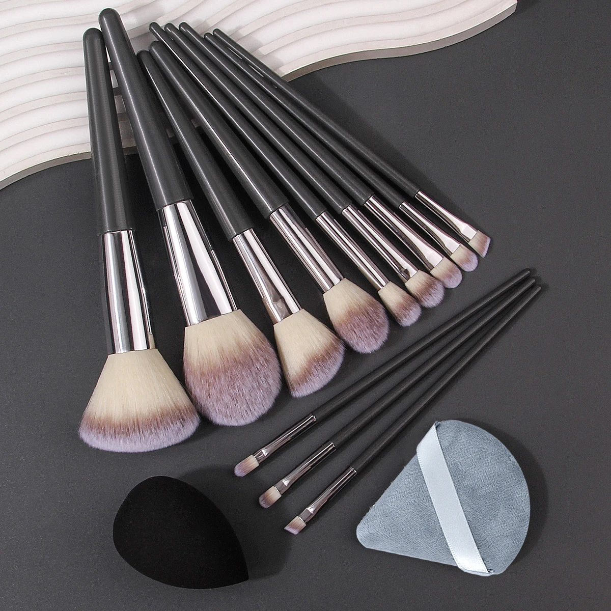 مجموعة فرش مكياج عالية الجودة مكونة من 14 قطعة - مجموعة مكياج الوجه متعددة الوظائف، إسفنجة مكياج ناعمة منتفخة مسحوق البيض المثلثة