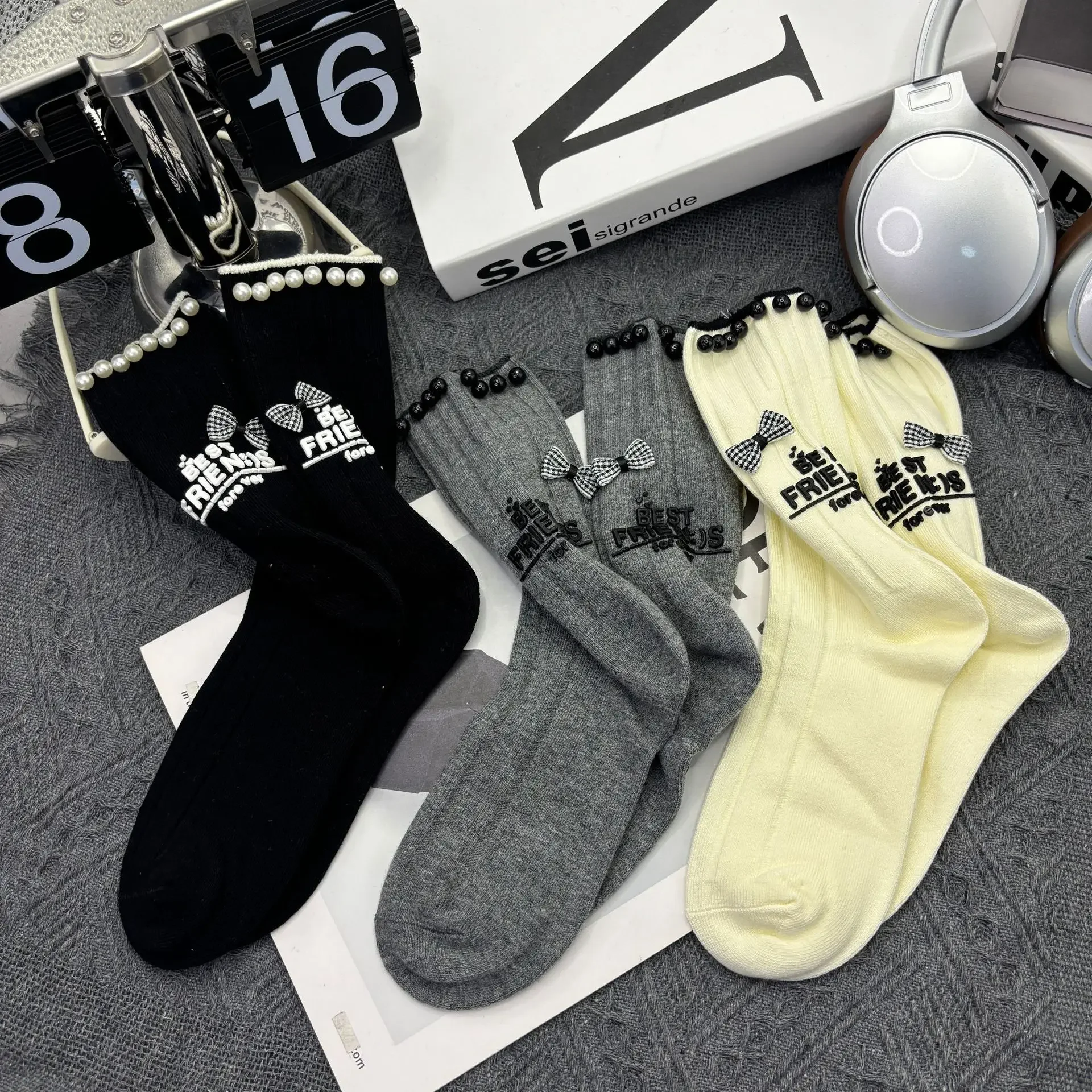 Jewelry Socks Women's 2024 Autumn and Winter New Products Heavy Industry Heel Beads Silicone Letter Bow Niche Tube Socks