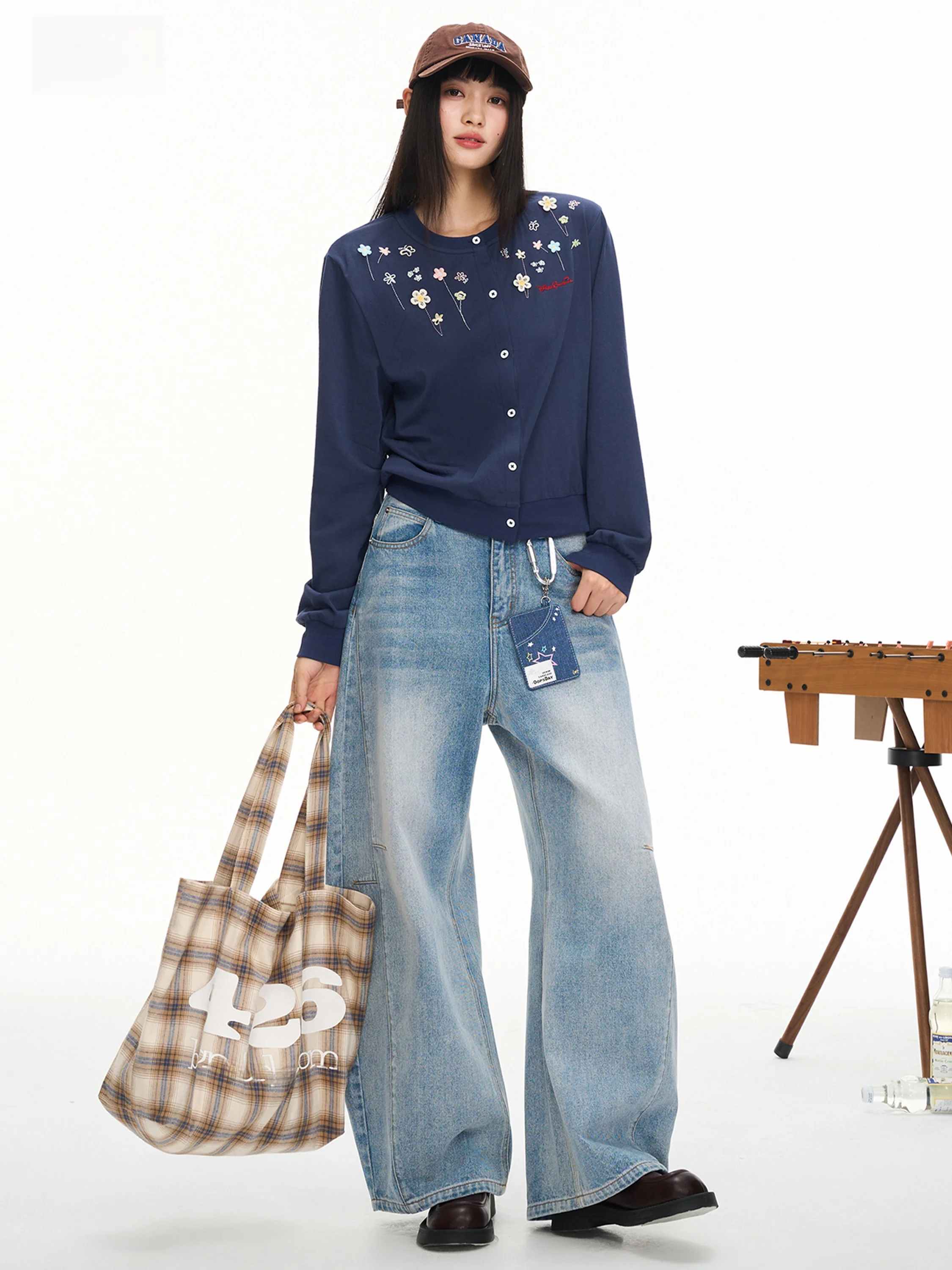 F426 Store Rajutan Ringan Bernapas Model Bulat Lengan Panjang Bersulam Bunga, Atasan Santai Musim Panas Terbaru