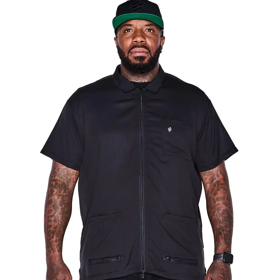

Strong Barber Jacket, Mens Black, Hair Repellent, Lightweight and Breathable Vented Side Panels, Features Easy Hair Removal and