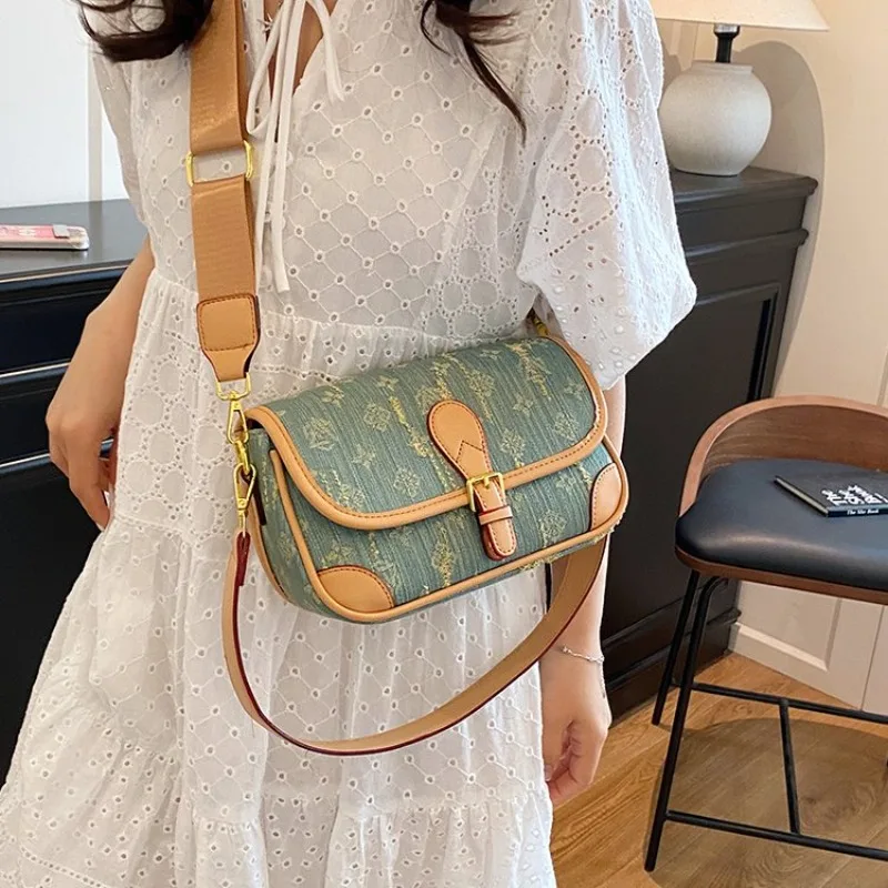 

High-End Minimalist Vintage Diaper Bag: Elegant Crossbody Handbag For Women With Designer Logo And Large Capacity Leather Tote