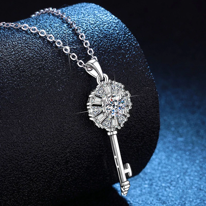 LioraGem Platinum PT950 Sunflower Key Moissanite Necklace, Light Luxury Moissanite 0.5 Carat Pendant Clavicle Chain for Women
