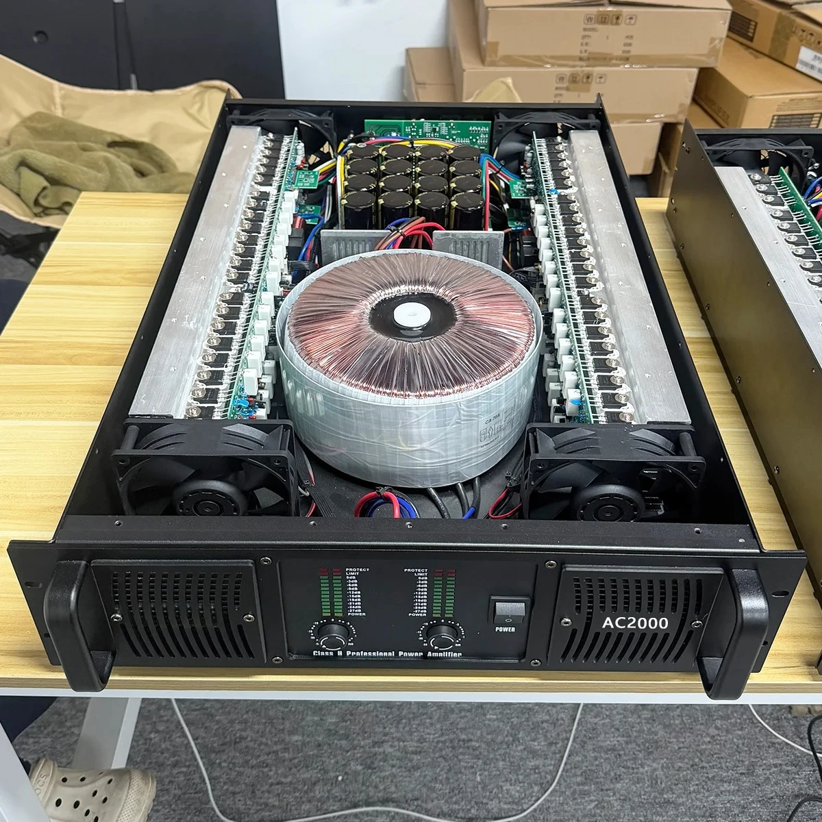 Professional-grade Class H 3U 2000W High-power Stereo Active Metal AC Amplifier With Pure Copper Transformer 8 Ohm