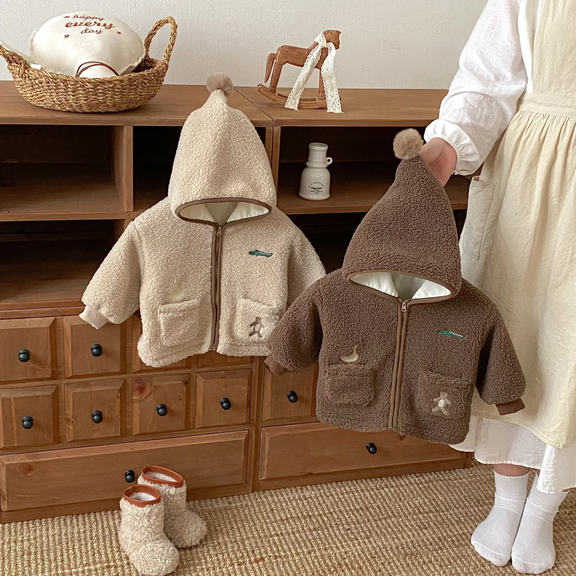 

2025 New Winter Toddler Boy Fleece Jacket Embroidered Cartoon Hooded Thickened Baby Sweater Coat