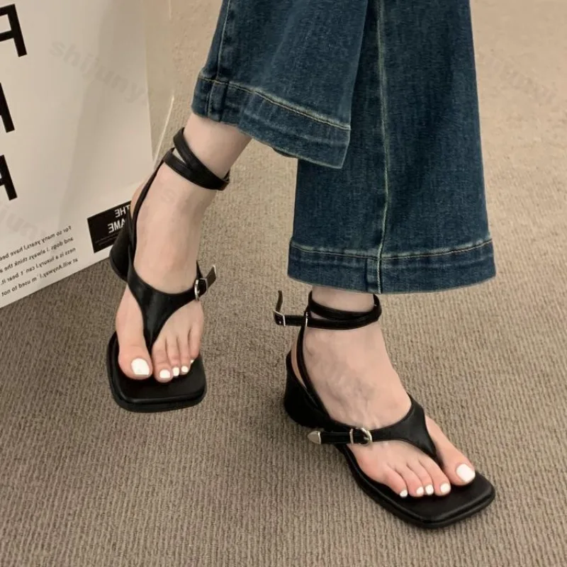 

2025 New Style Summer Roman Square Head Retro High-heels Sandals Women's Thick Heels Breathable Comfortable Toe Clips Cool Pumps