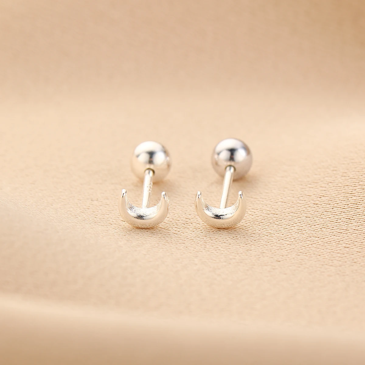 Tiny Minimalist Gold and Silver Color Star Moon Stud Earrings for Women Student Korean Fashion Hypoallergenic Jewelry Gift 2024