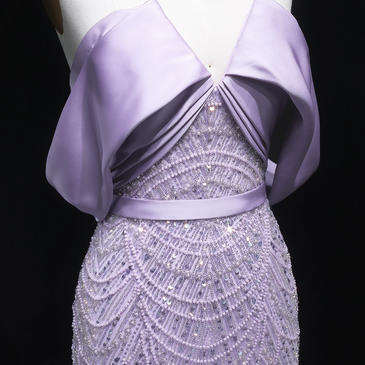 Sharon Said Luxuriöses Flieder-Meerjungfrauenkleid, schulterfrei, aus Satin, mit Pailletten und Perlen verziert, für formelle Anlässe und Partys, SS624, maßgeschneidert. – Detail 7