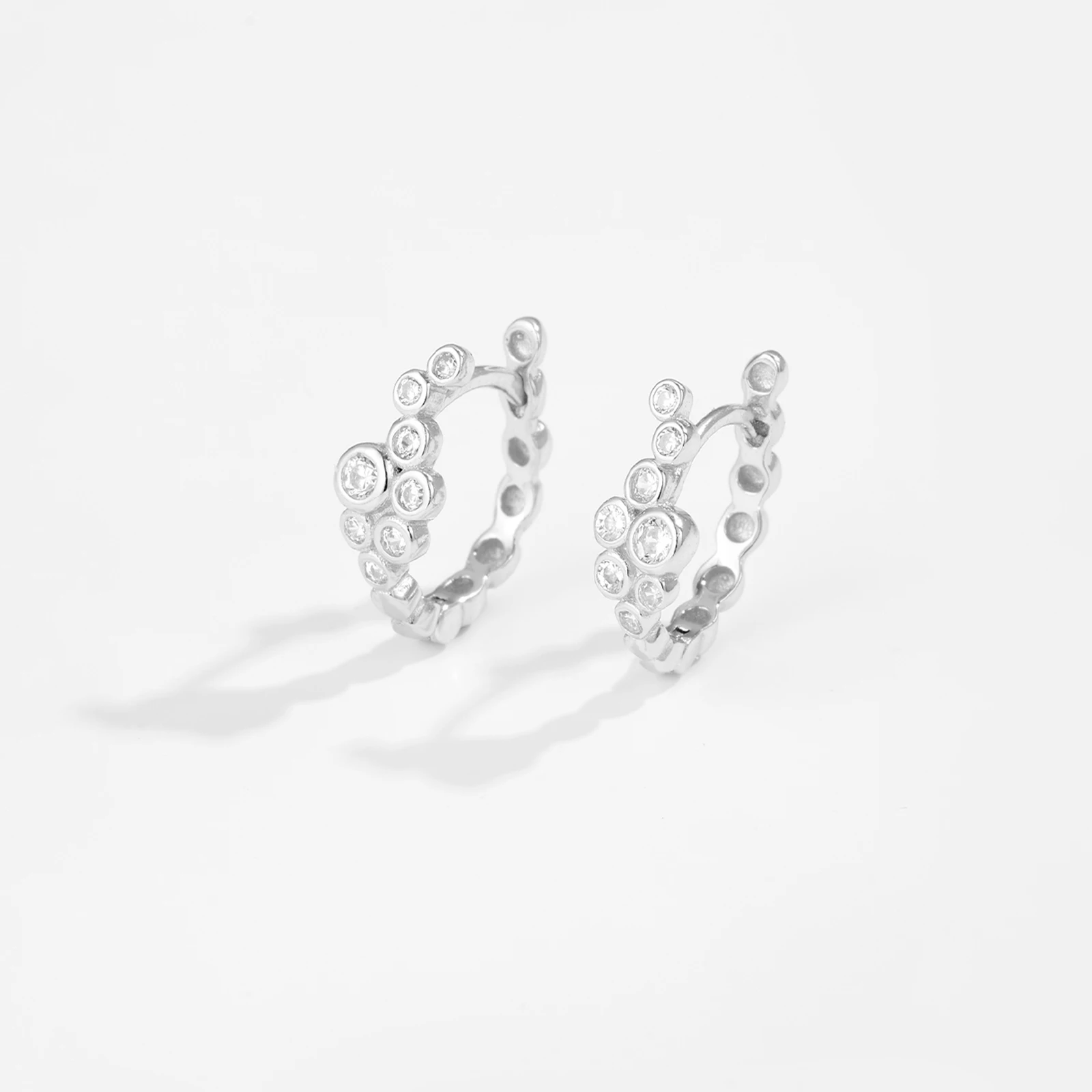 

VEWANT Women 925 Sterling Silver Asymmetric Round Zircon CZ Hoop Earrings Loops 2026 Luxury Fashion Gift Party Fine Jewelry
