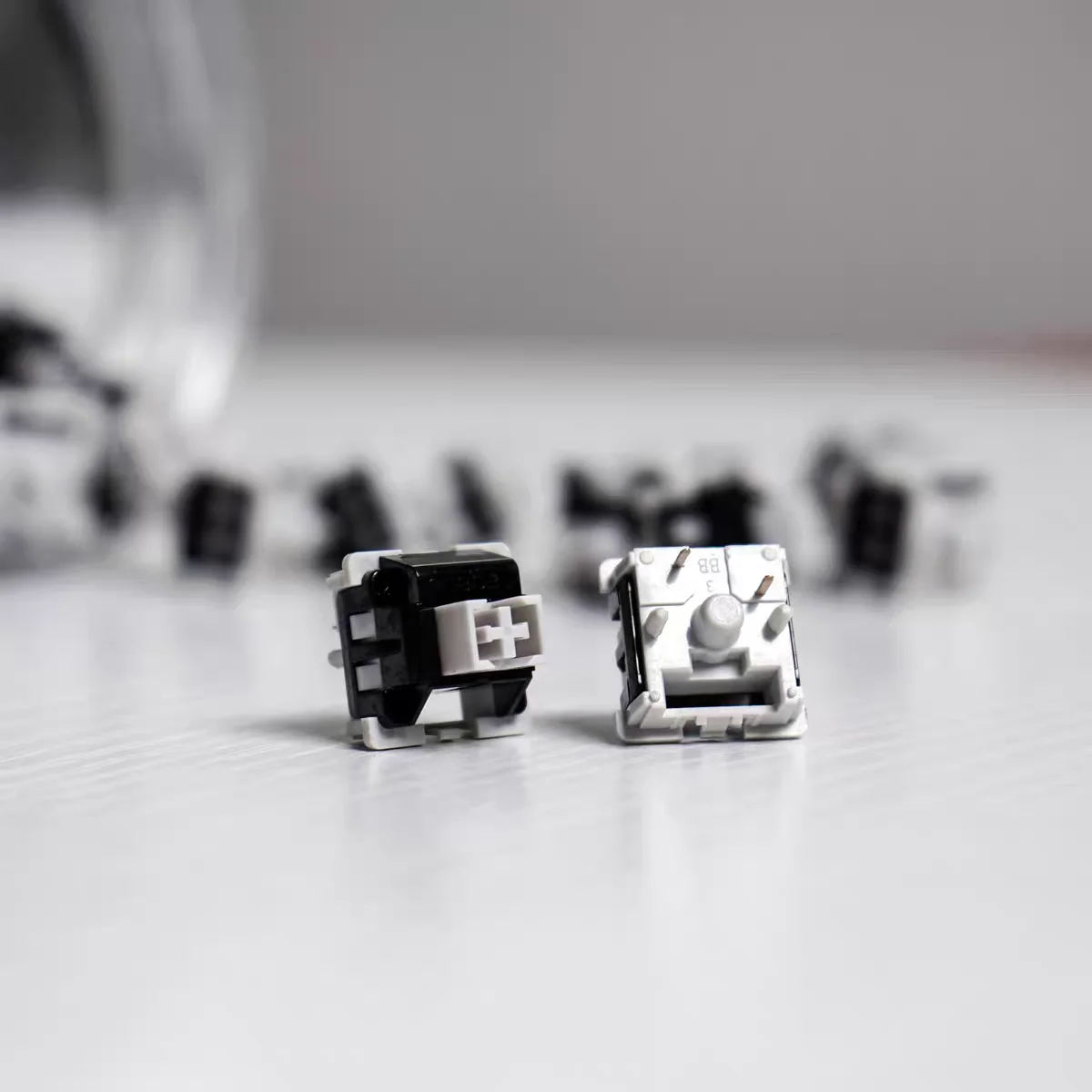 LEOBOG Graywood V4 Switch Linear POM HIFI Switches For Custom Mechanical Keyboard Gaming Kit 5Pins With Light Guide Column GMK67