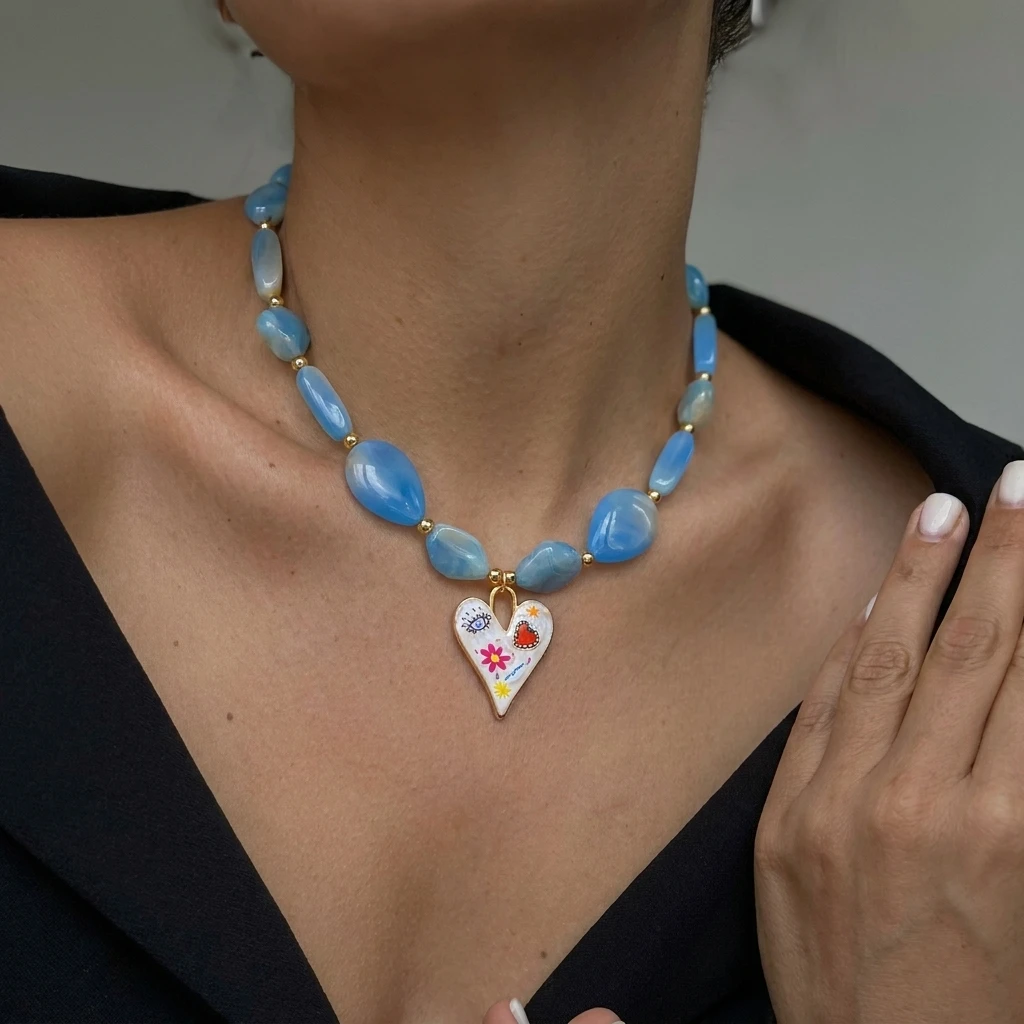 Colar choker boho de contas de resina colorida com pingente de coração - foto 5