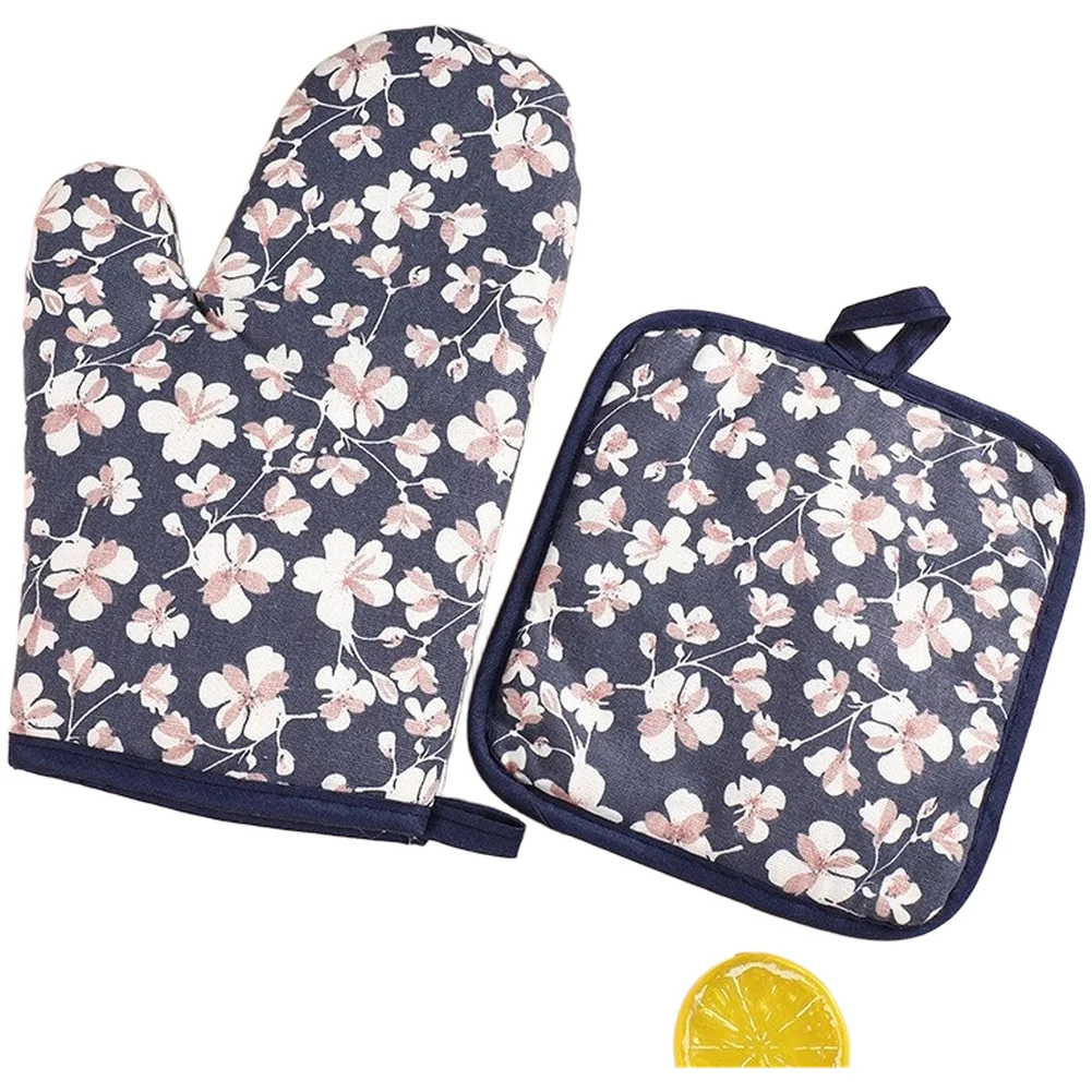 Non Slip Oven Mitts with Thick Heat Resistant Material Designed for Safe Handling of Hot Bakeware in Microwave and Oven