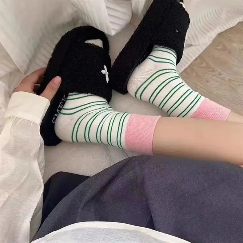 1/6 Pairs Frauen Bunte Gestreifte Mitte Rohr Socken Frühling Sommer Schweiß Absorbieren Atmungsaktive Dopamin Farbe Passenden Casual Socken – Detail 6