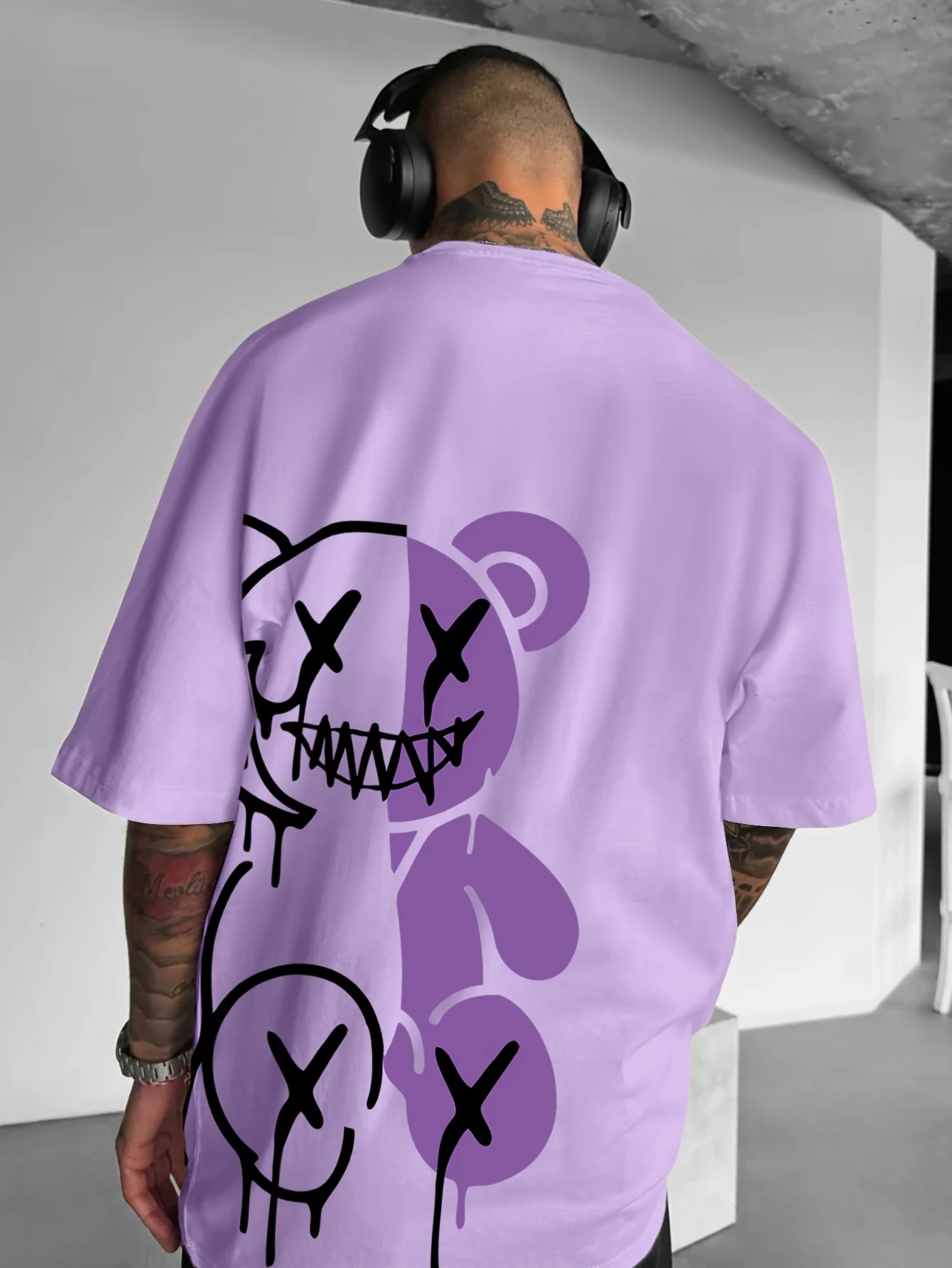 تي شيرت رجالي برسومات هندسية من Streetwear - تي شيرت صيفي كاجوال فضفاض مع طباعة خلفية جريئة، آلة