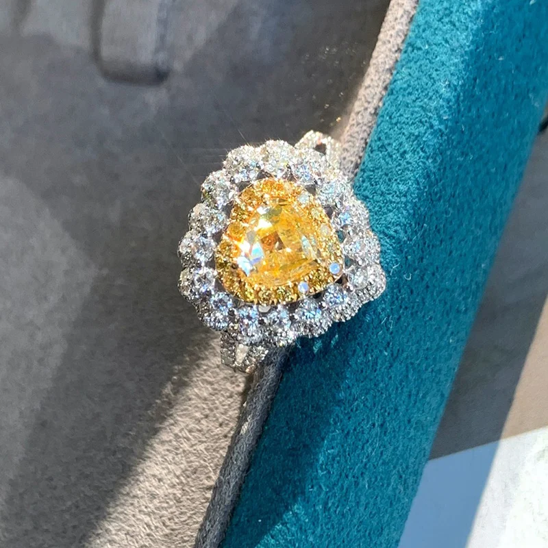 1.7Carat 18K White Gold Natural Yellow Diamond With white Diamond Ring Ladies Birthday Party Gift Fine Jewelry