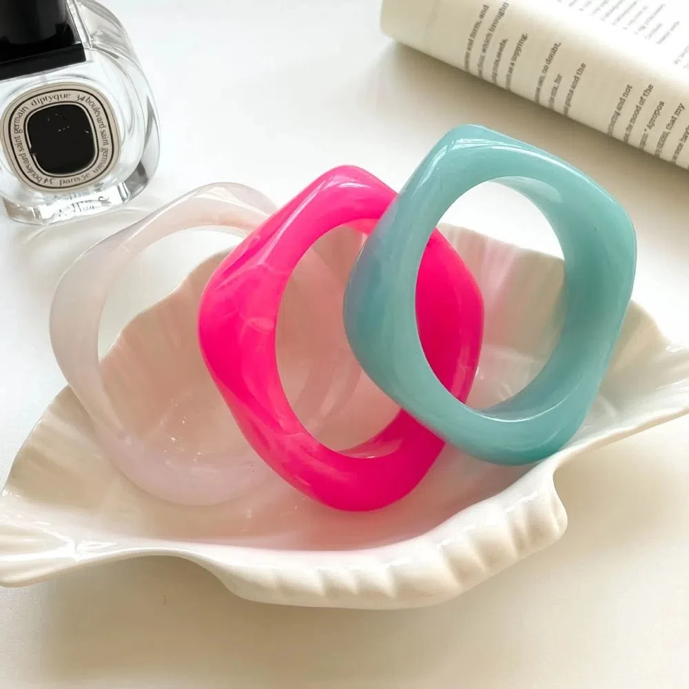 البوهيمي الملونة الاكريليك الإسورة أوروبا الأمريكية نمط الأقلية تصميم غير النظامية واسعة سوار الدوبامين مجوهرات اكسسوارات