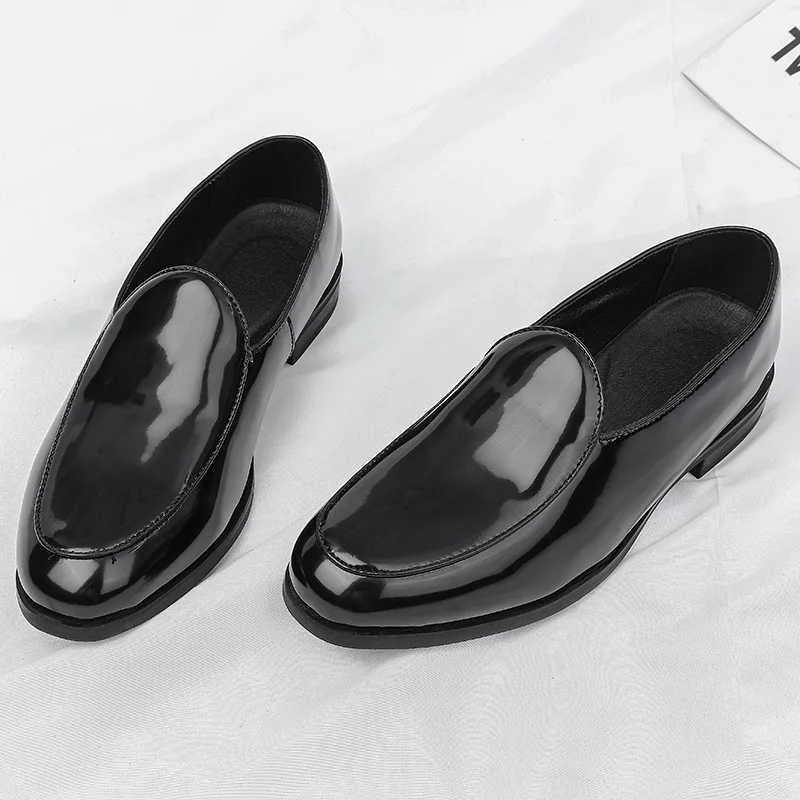 Leather shoes men 2026 Korean version trendy casual one foot lazy loafers breathable British versatile bean shoes
