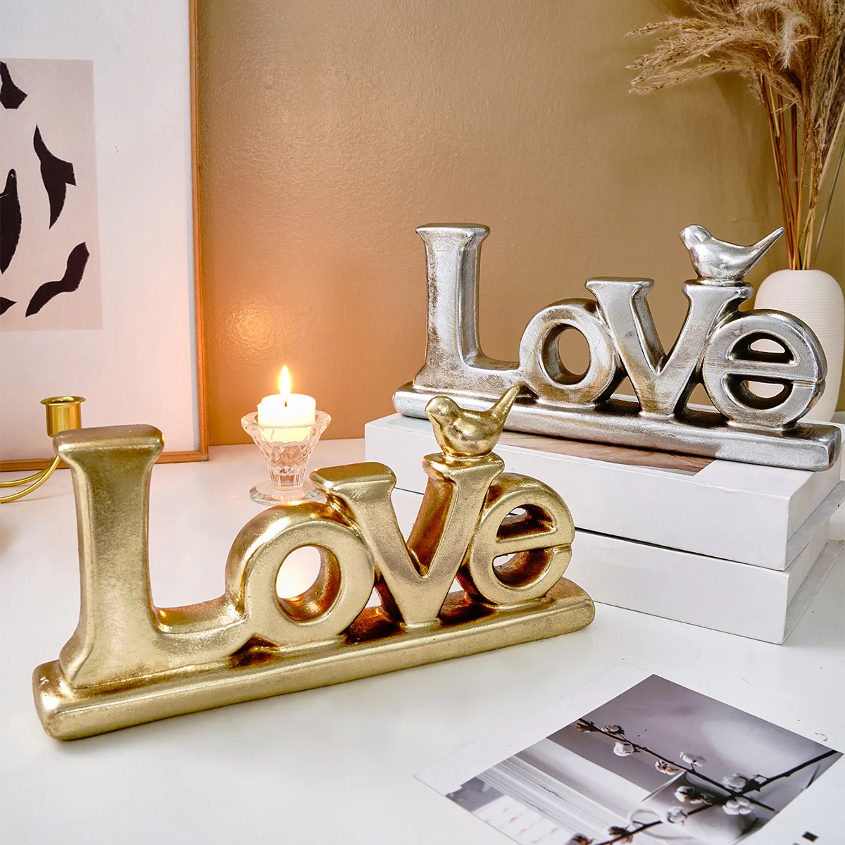 قطعة واحدة، على الطراز الأوروبي القديم مع رقائق الذهب والفضة المطلية بحروف "الحب"، وحلي زينة لحفلات الزفاف والمهرجانات