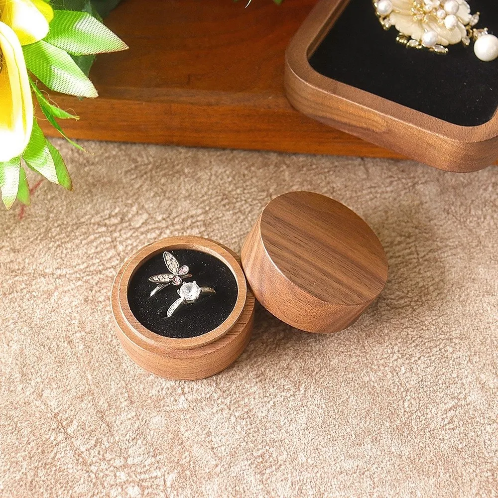 Fashion 1/2 Slots Walnut Wood Rings Holder Luxury Round Transparent Lid Rings Box Packaging Storage Rings Display Case Gifts
