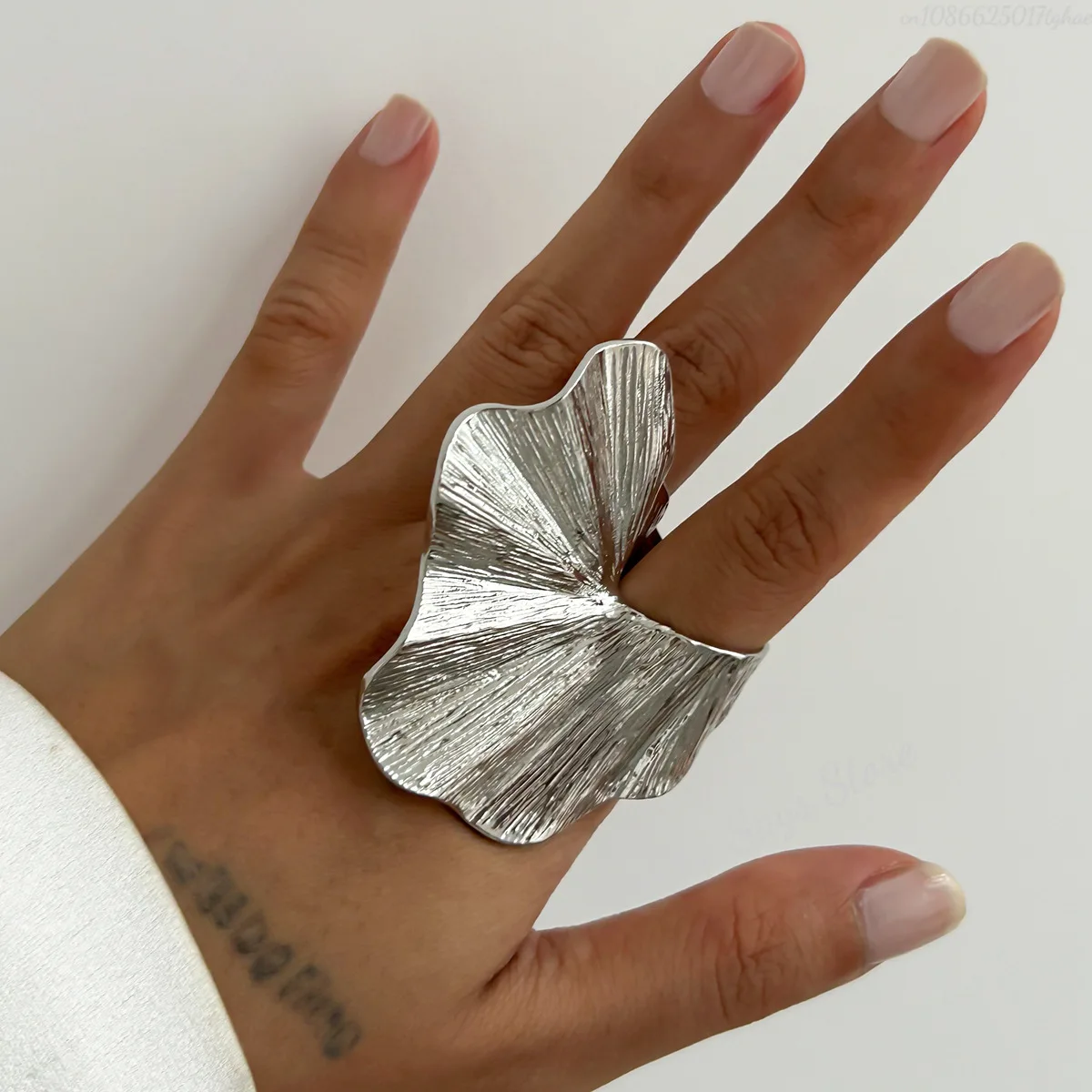 Ginkgo Leaf Ring for Women Men Fashiontrend Classic Metal Pleated Personality Leaf Fan-Shaped Finger Ring Punk Party Jewelry image 6
