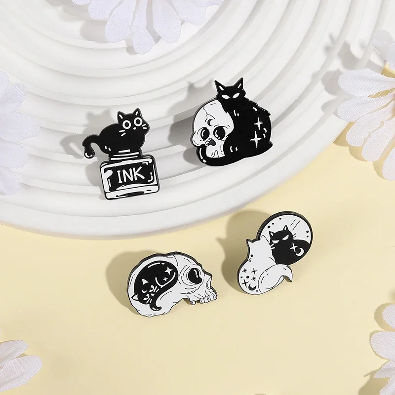 مضحك الشرير الجمجمة الأسود القط المينا دبابيس الإبداعية الكرتون الهيكل العظمي مرآة الحبر هريرة دبابيس ظهره شارة التلبيب مجوهرات هدايا