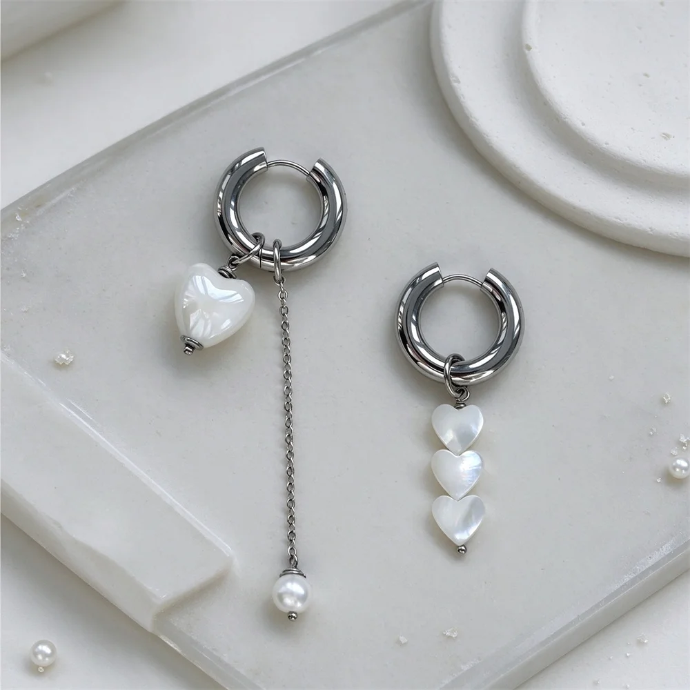 Retro New Trendy Geometric Stereo White Shell Heart-Shaped Earrings for Women Asymmetrical Imitation Pearl Earrings Punk Jewelry