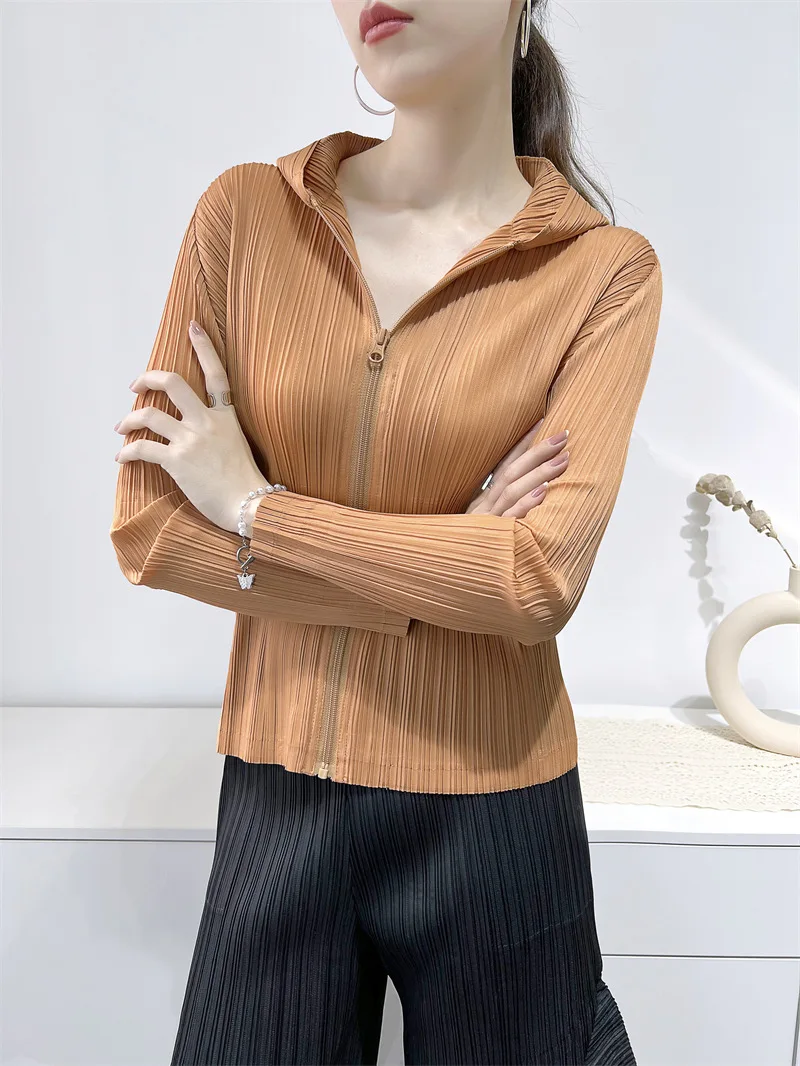 Camisa feminina plissada de zíper miyake, casaco confortável, capuz casual, blusa de nicho, ajuste justo, primavera e outono