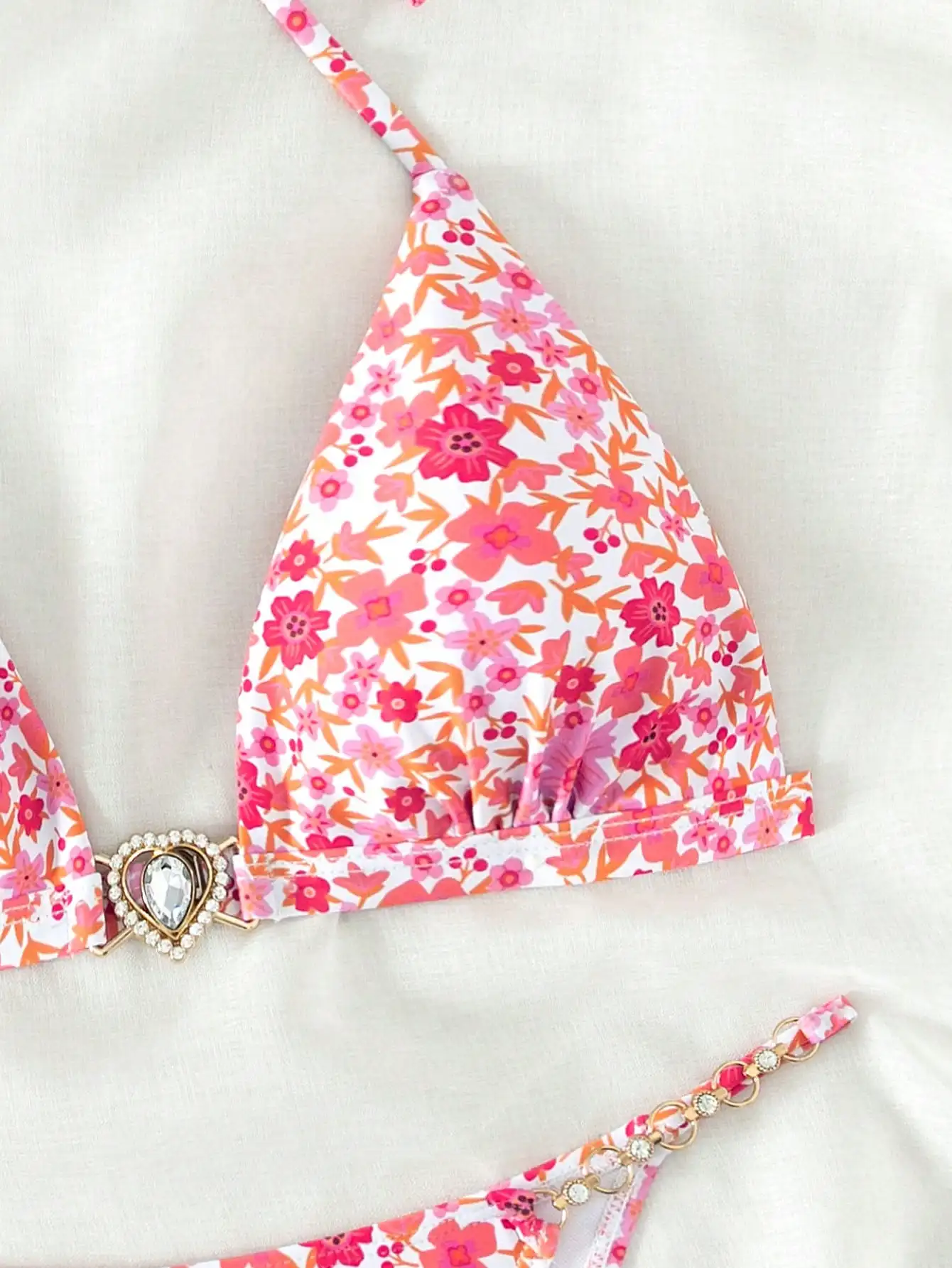 บิกินี่ลายดอกไม้พร้อมถ้วยสามเหลี่ยมดีไซน์เชือกแขวนคอสําหรับรวบรวมท่องชายหาด