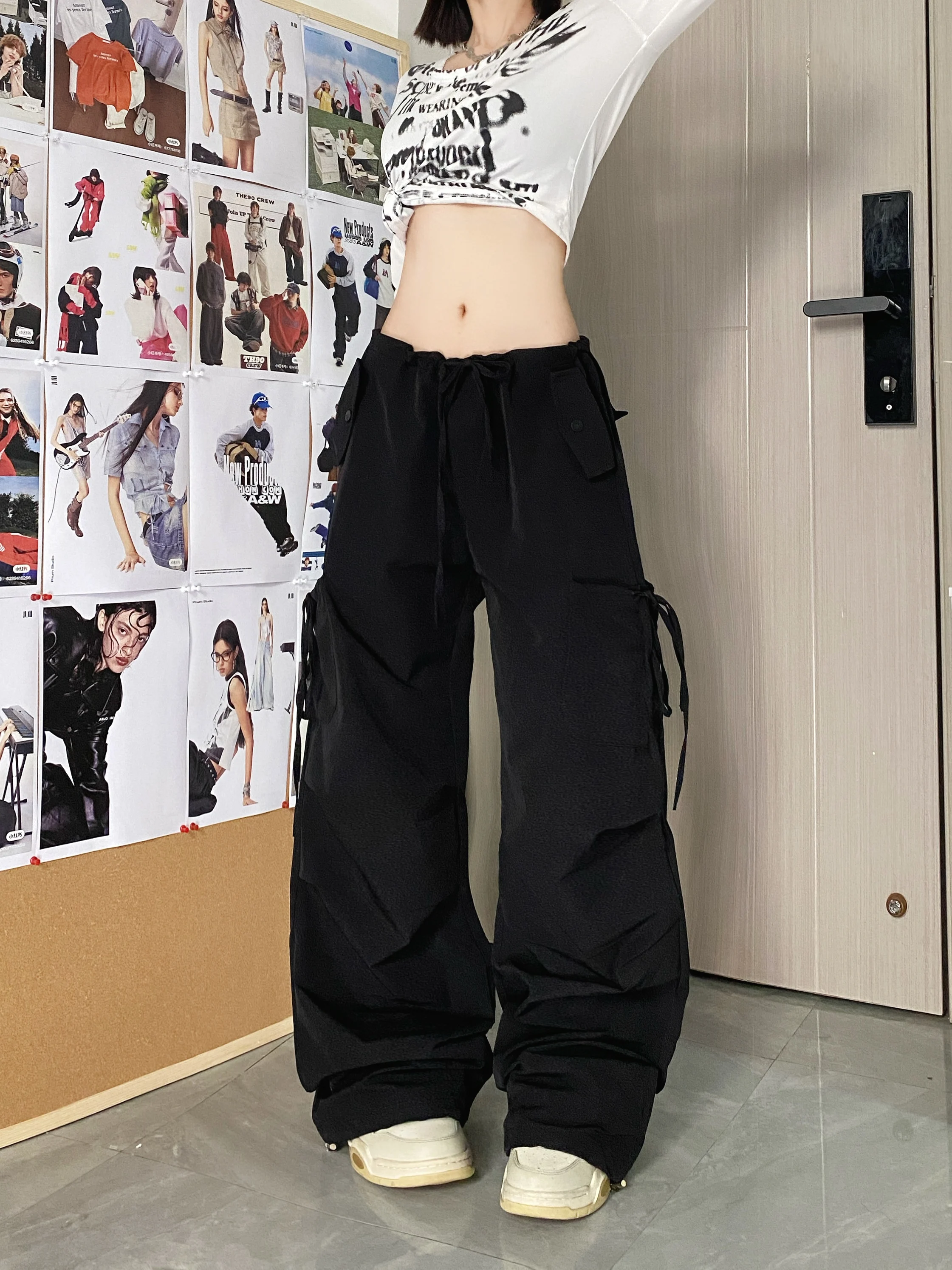 Women's Grey Y2k Cargo Pants Streetwear Harajuku Japanese 2000s Style Baggy Parachute Pants 90s Vintage Trousers Fashion Clothes