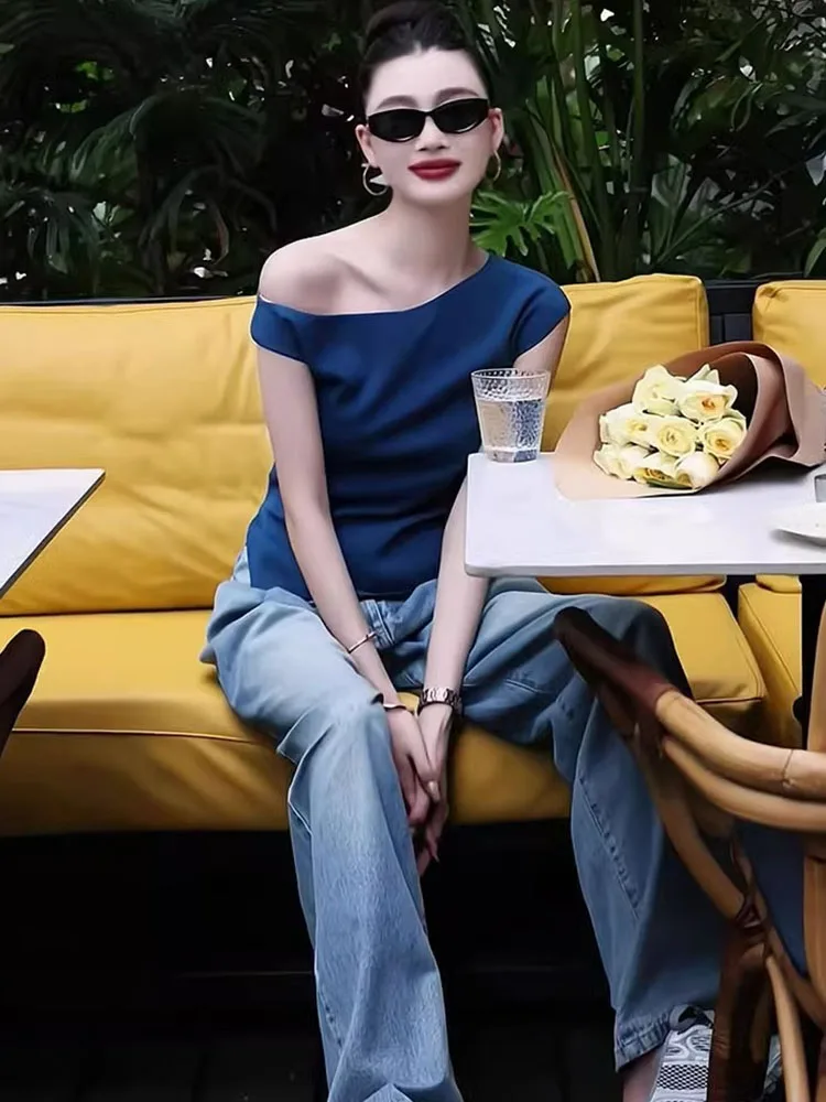 패셔너블한 어깨 노출형 아이스 실크 베이스 슬랜트 칼라 얇은 디자인 한국 스타일 출퇴근용 단색 탑