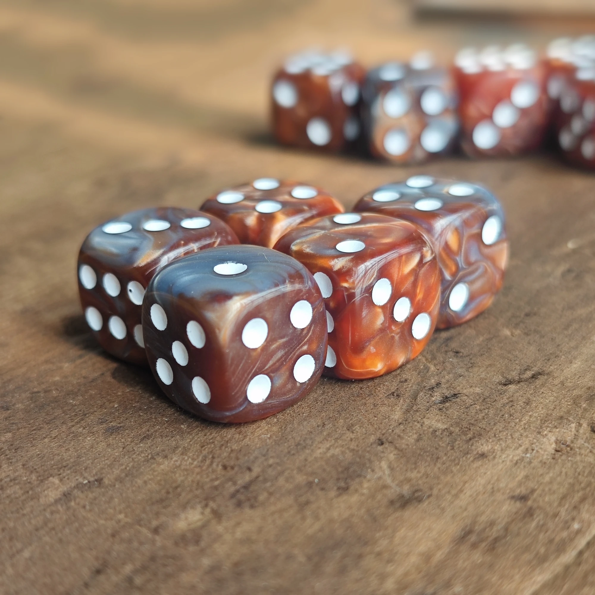 16MM Red and Grey Points D6 Dice Set Warhammers 40K Dungeons and Dragons Board Game - Image 5