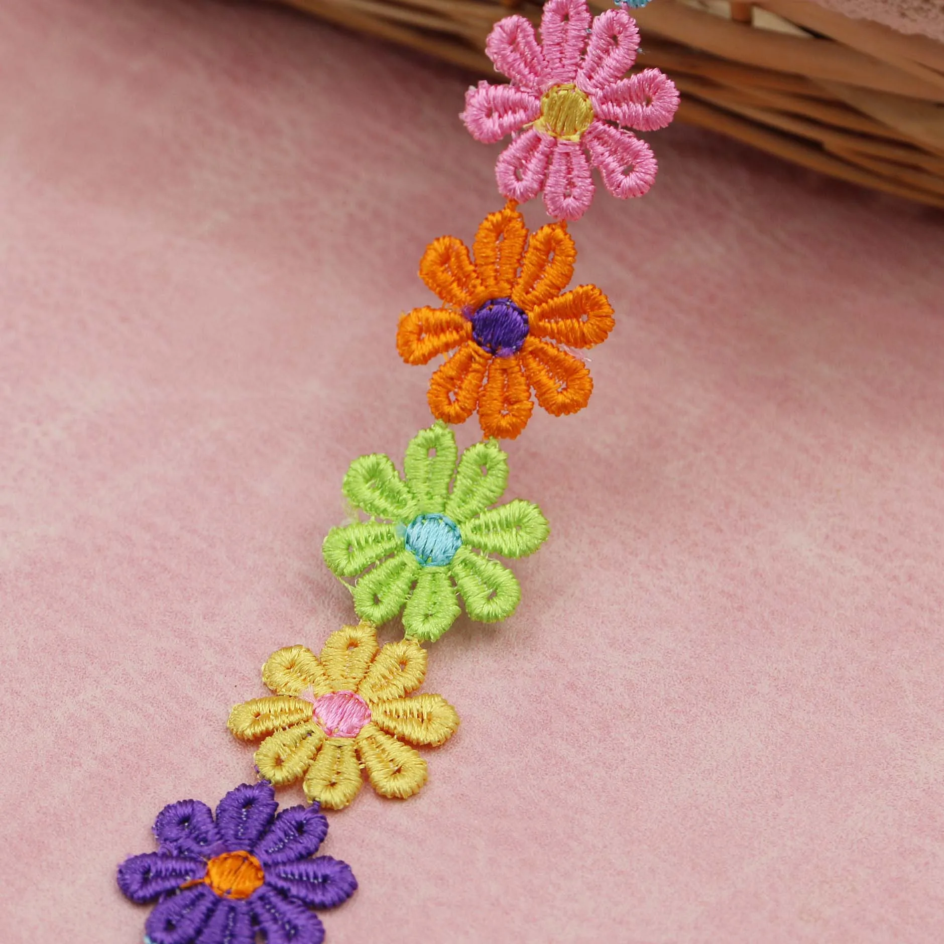 (60 Pcs/bag) 25mm Six Color Embroidered Lace Sun Petals Daisy Shaped Decorative Dress Hat Home Making Clothing Patches