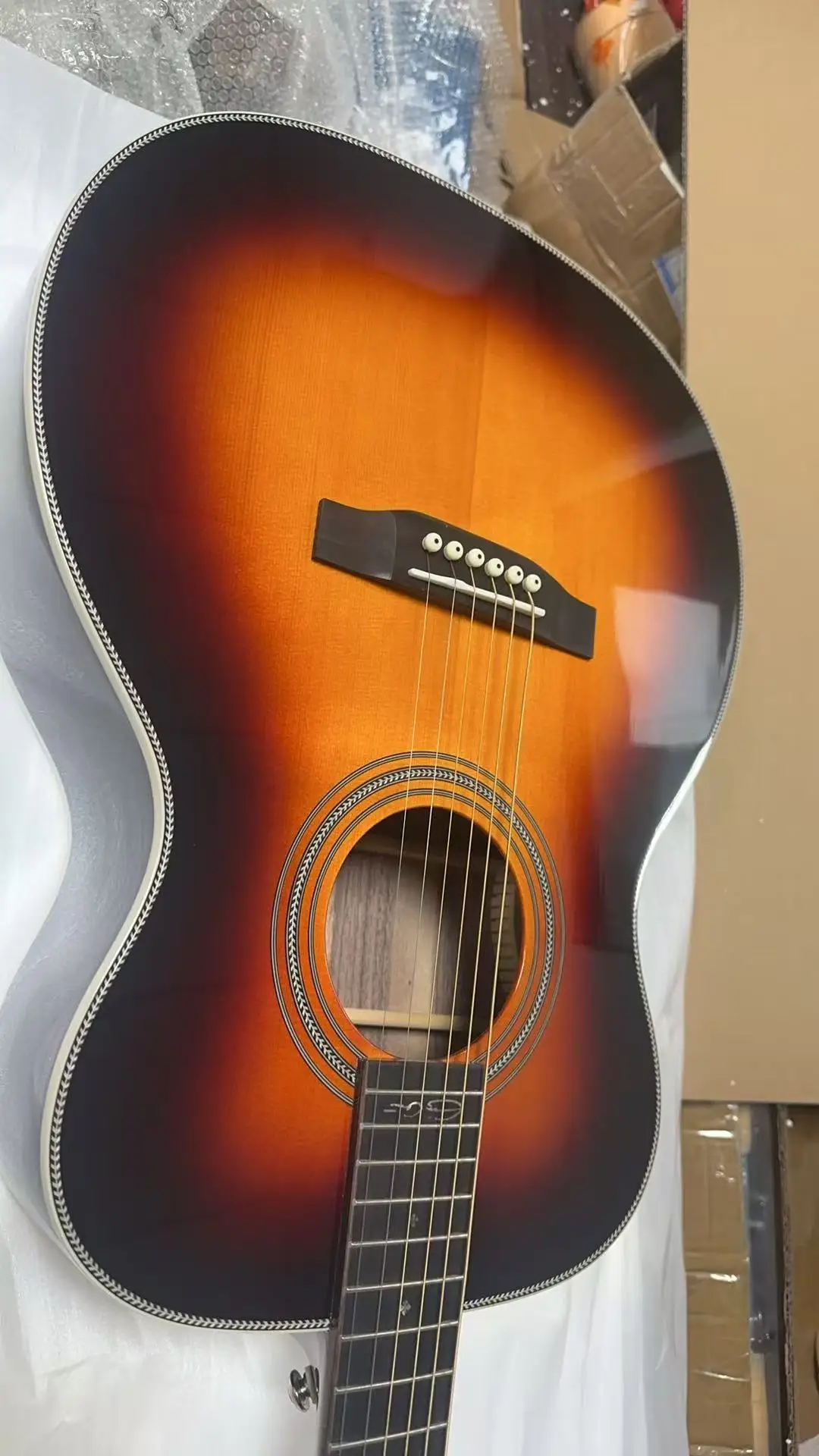 2026 HOT Acoustic Guitar 000 28 E C Signature Auditorium Sunburst Color, Handmade Solid Spruce Top, Back And Side Are Laminate R