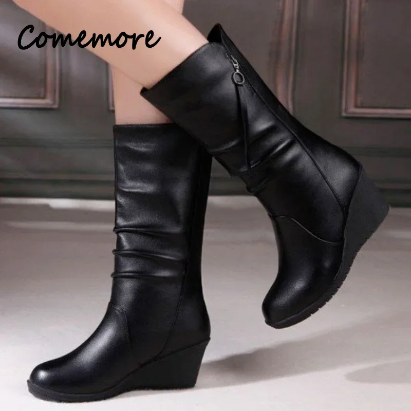 Comemore 2023 Novas Mulheres Primavera Outono Mid-tube Botas de Sola Grossa Bota Curta das Mulheres Salto Quente Sapatos de Couro Casual Salto Alto