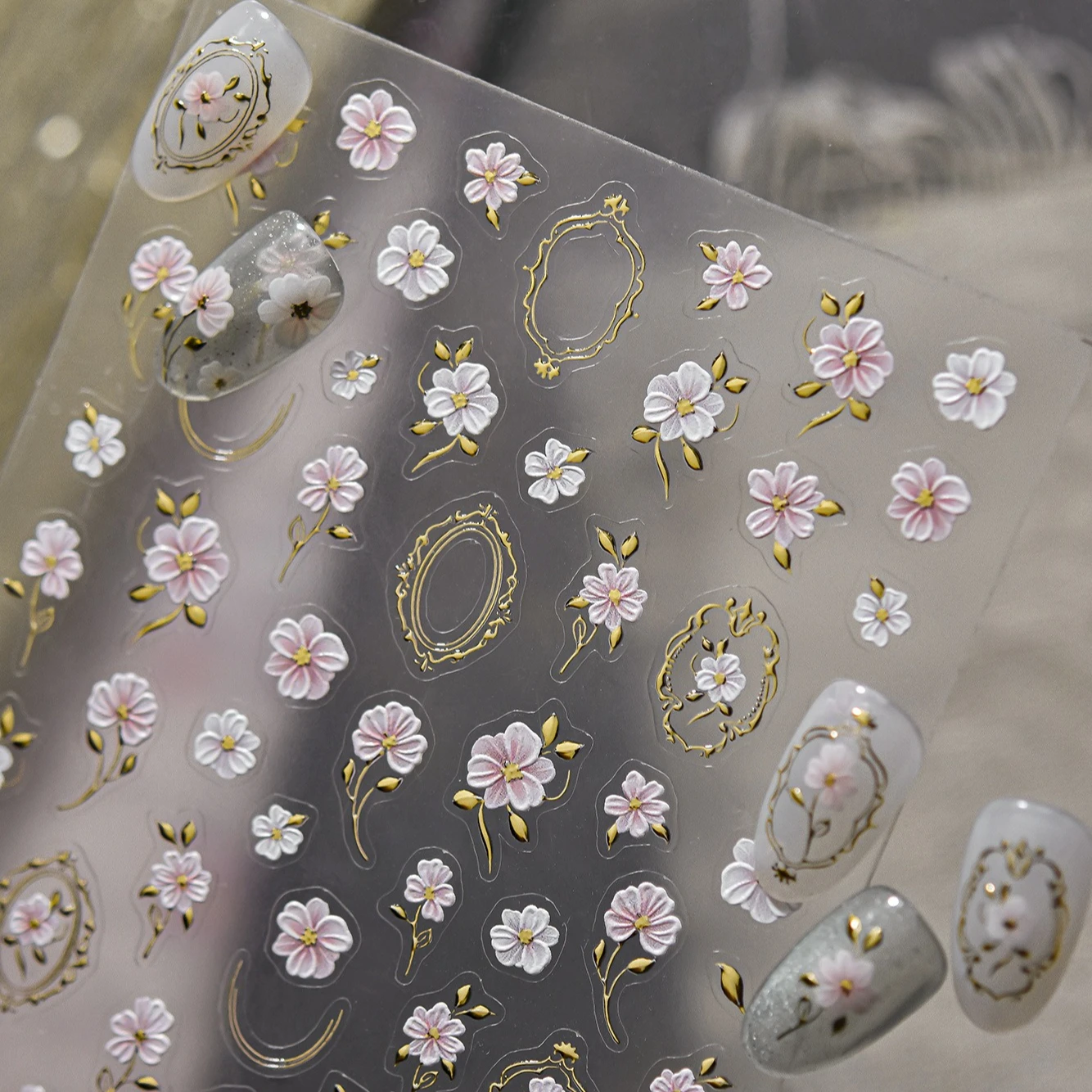 Fiore di camelia dorato Bordo vintage Tenero Petalo bianco Foglie Fiore di pesco Giglio Adesivi per nail art Decorazioni Decalcomanie per manicure