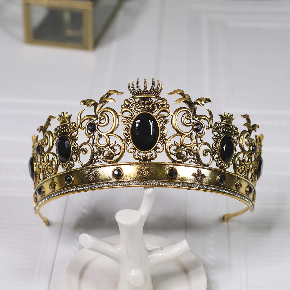 Retro palace style crown set with black and red gemstones, suitable for women to wear as a party, wedding, and birthday crown