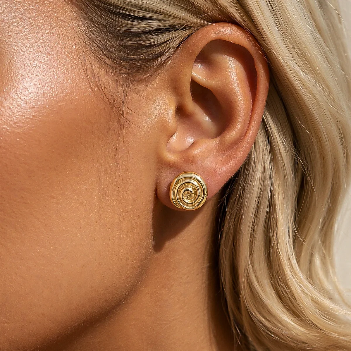 Vintage Elegant Rose Stud Earrings 18K Gold Plated Stainless Steel Screw Back Waterproof Anti Tarnish Sophisticated Women Jewelr
