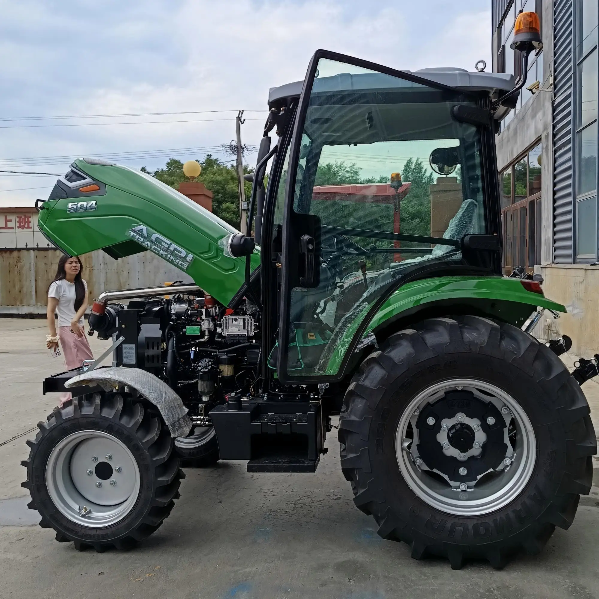 50HP 4×4 Four-Wheel Drive Agricultural Farm Tractor Air-Conditioned AC Cabin and Euro 5 Emission Standard Engine
