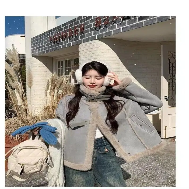 Damen Herbst und Winter Baumwolle gefütterte Jacke Outdoor Alltagskleidung Blauer Kunstnerzfell Lammwollmantel Neue Mode Super süße Tops