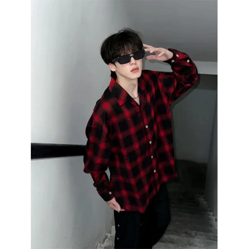 

Мужская длинная свеская свободная посадка в американском стиле ретро, универсальная повседневная верхняя одежда в клетку, осенний сезон, полиэстер F...