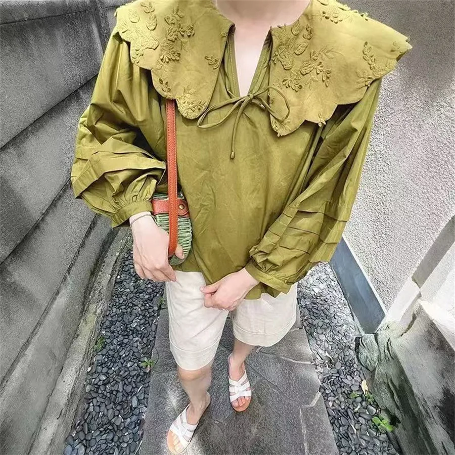 

【Подарок бесплатно】Женская блузка с воротником «Питер Пэн» с тиснением и цветочной вышивкой, ранняя осень 202, свободная рубашка с рукавами-фонариками, топ