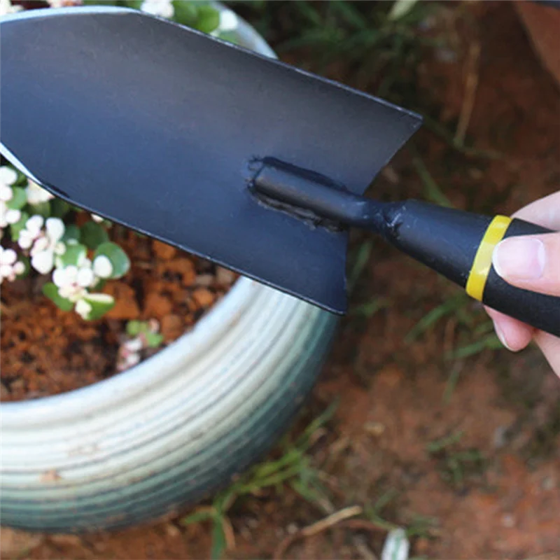 

Садовый инструмент AK25-2-Piece Trowel включает узкую лопатку длиной 32 см и скарифузирующие грабли длиной 41 см.