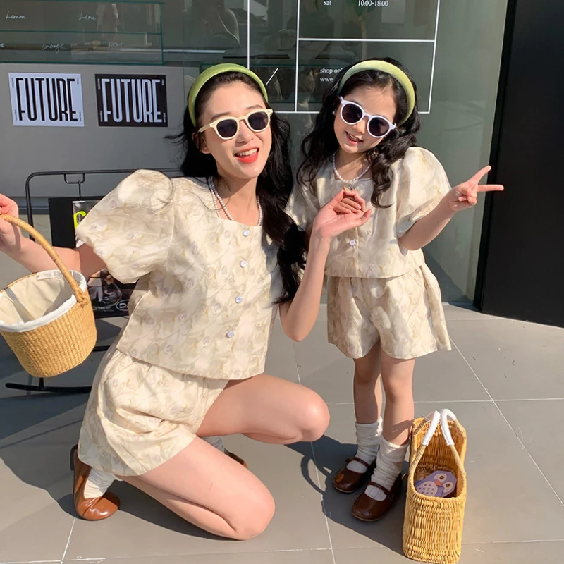 

Mom and Daughter Equal Sets Clothes Mother and Baby Girl Top Shorts Two Piece Outfits Women Clothing Mummy and Me Matching Suit