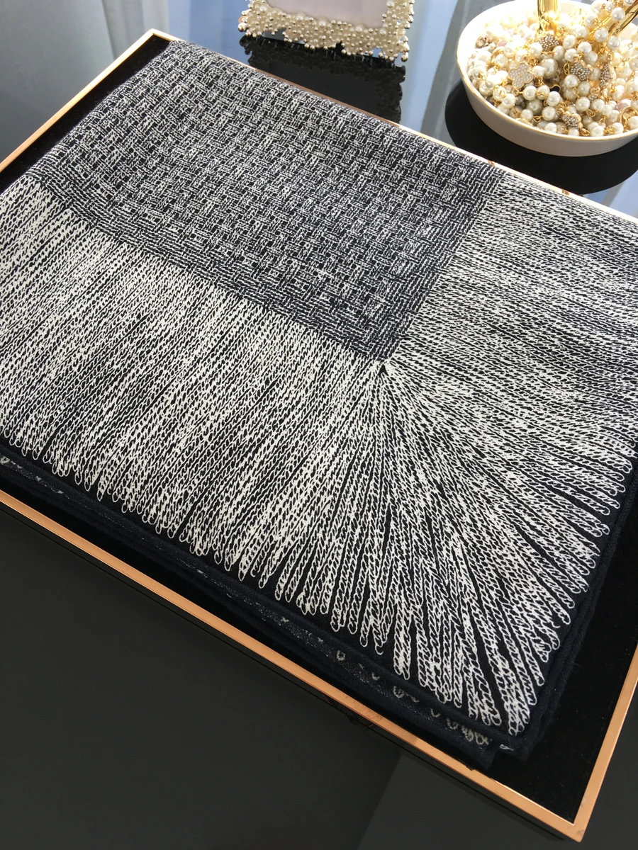 

Warm Wool Scarf for Autumn and Winter, Fashionable and Elegant Silk Wool Large Square Scarf for Women's Shawl