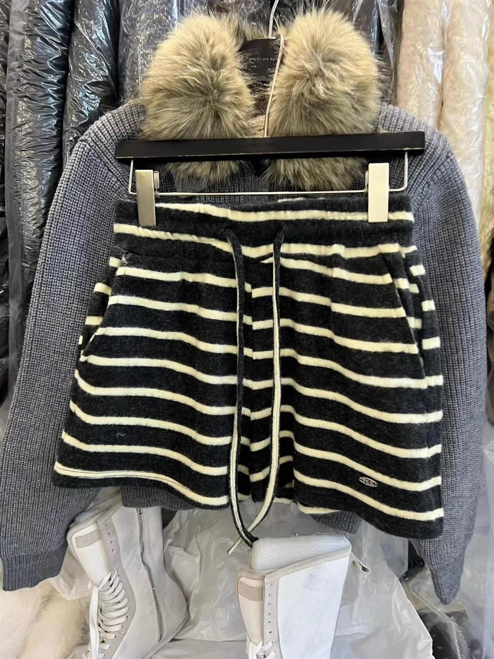 

Утепленные спортивные шорты для женщин: осенне-зимние теплые многослойные брюки с мехом, в полоску, в стиле ретро, с цветовыми блоками, с высокой талией, широкие штанины