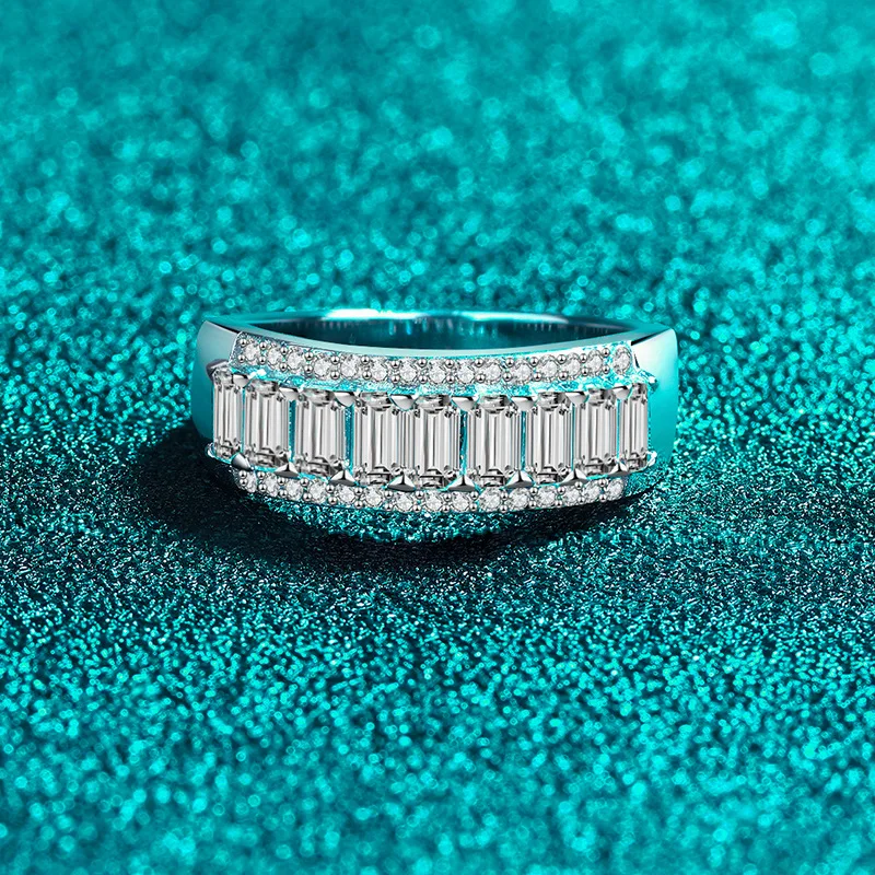 

Sugar Cube Diamond in Row 1.89ct Moissanite Trendy Rings for Women Ins Design Platinum Pt950 Ring Delicate Fashionable Gifts