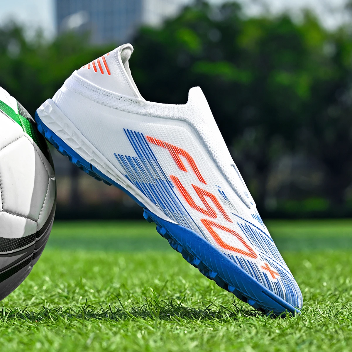 New Men Soccer Shoes Cleats Women High-quality Football Boots Futsal Ultralight Hot Sale Professional Unisex TF/FG Sneakers