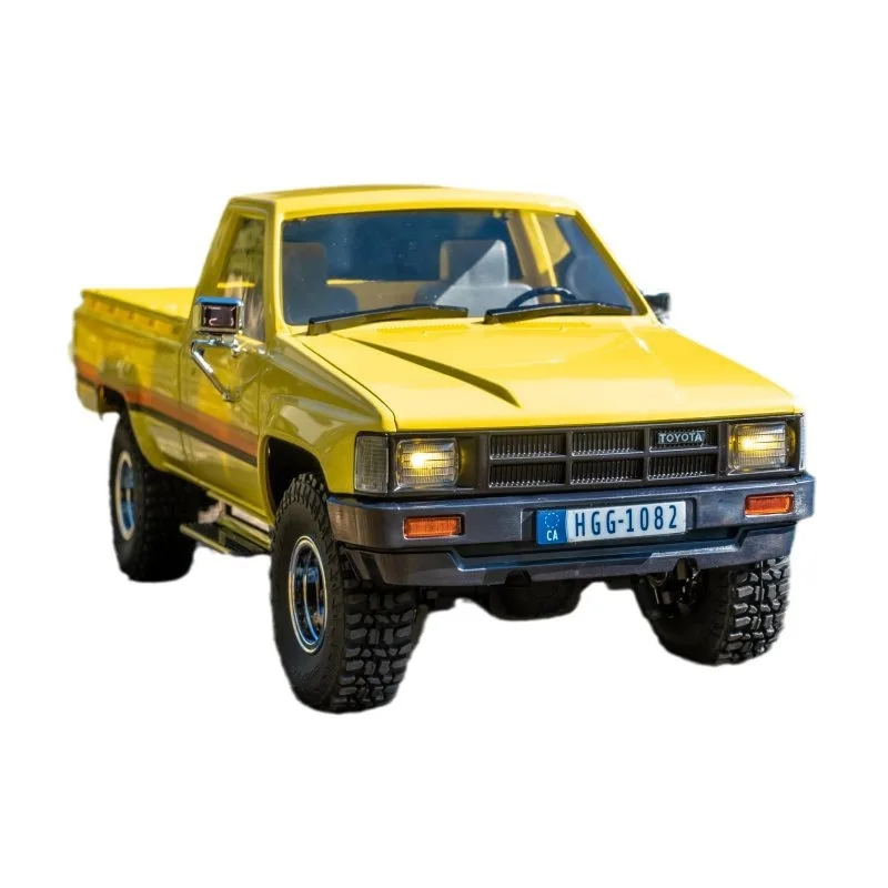 New Fms 1:18 Hilux 1983 Simulation Remote Control Car Model Electric Rc Pickup Truck Car Model Children\'s Toy Gift