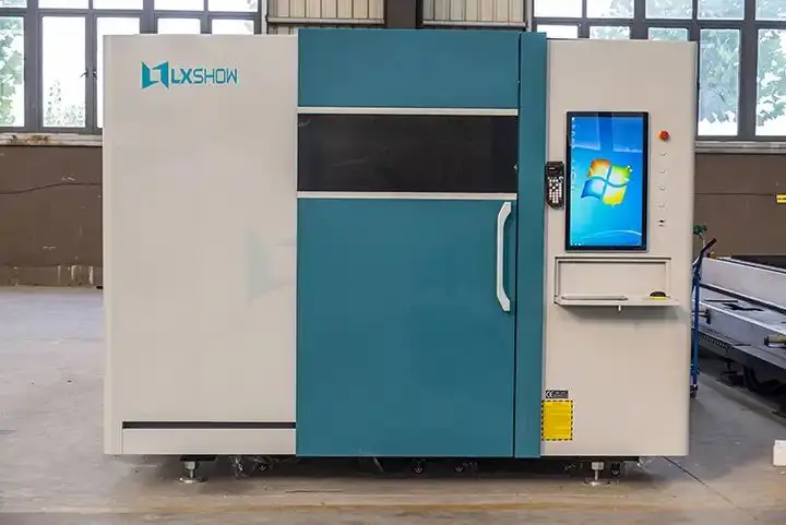 Máquina de corte do laser da fibra com tabela da troca, tampa da segurança, folha do metal, certificação do CE, 3000W, 6000W, 3015
